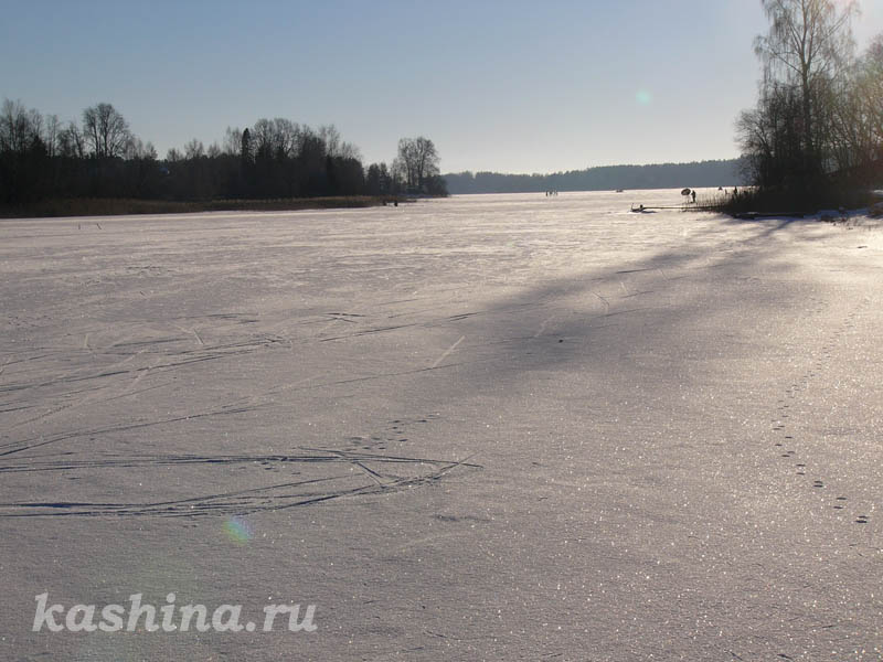 Frozen lake, a photo by Evgeniya Kashina